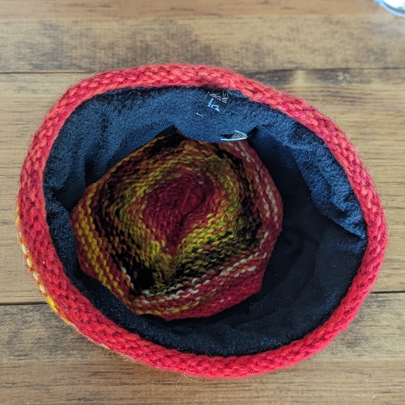 100% wool Nepalese hat with fleece lining - Picture 6 of 9